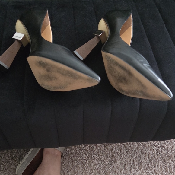 Elegant Black Leather Women\'s Heels